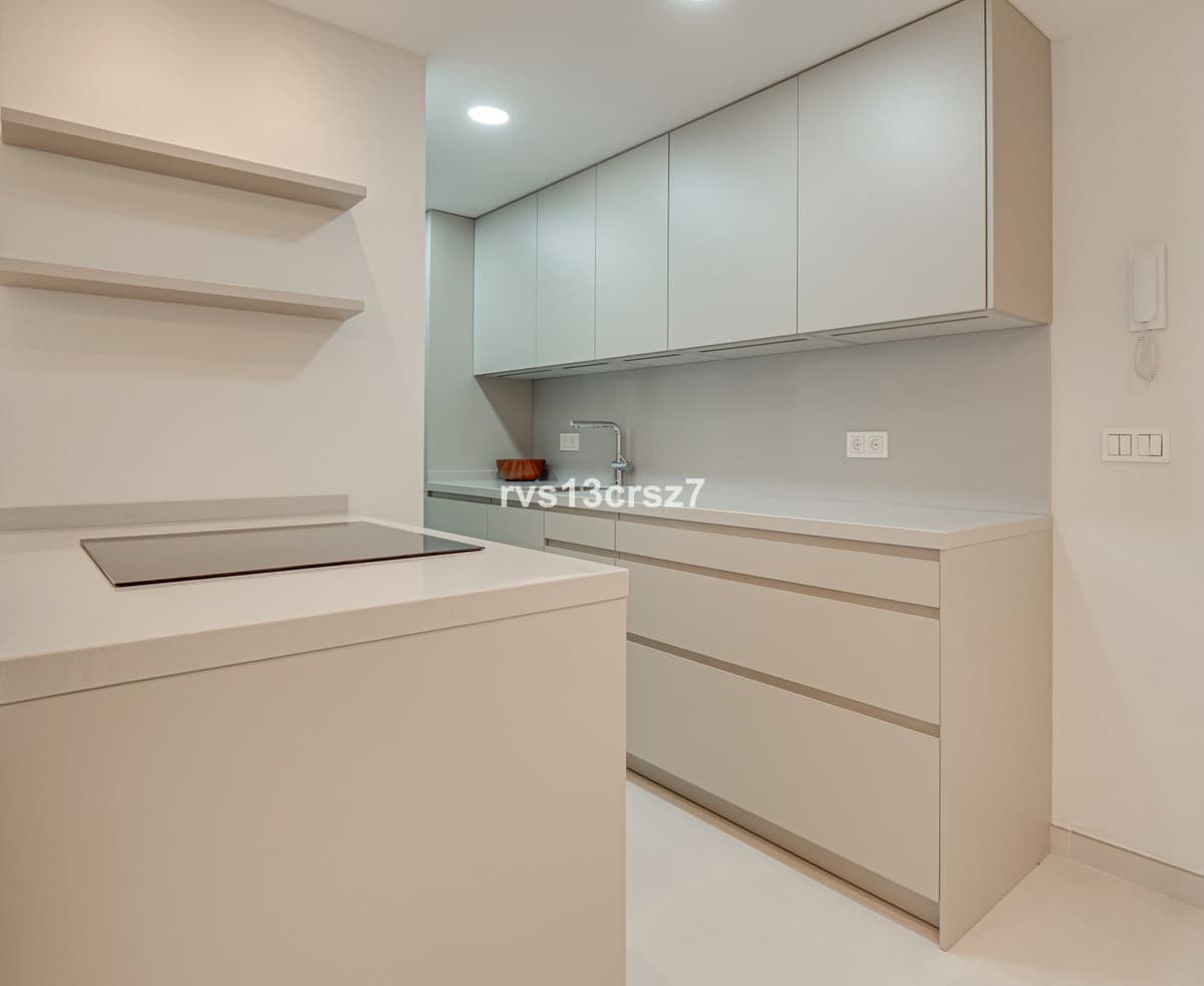 Middle Floor Apartment in Marbella — photo 9 of 10