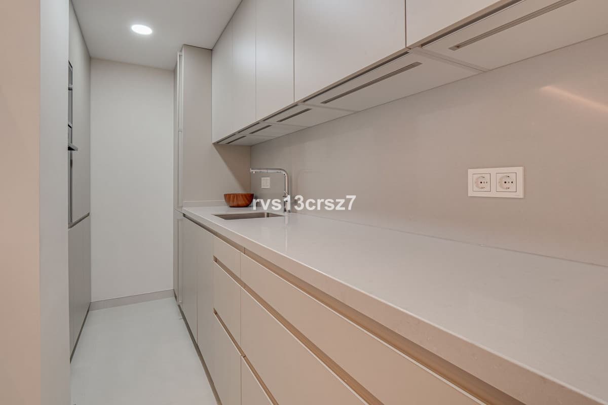 Middle Floor Apartment in Marbella — photo 10 of 10