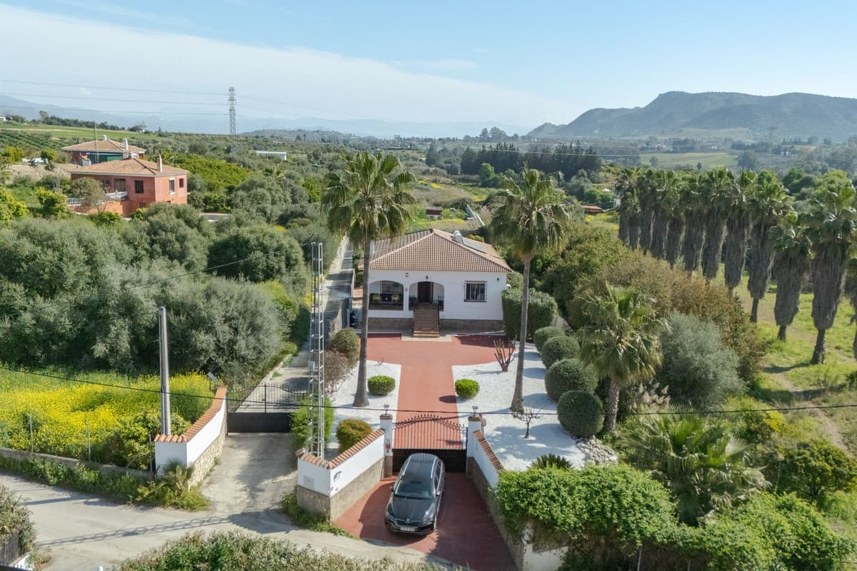 Detached Villa in Alhaurín el Grande — photo 2 of 10