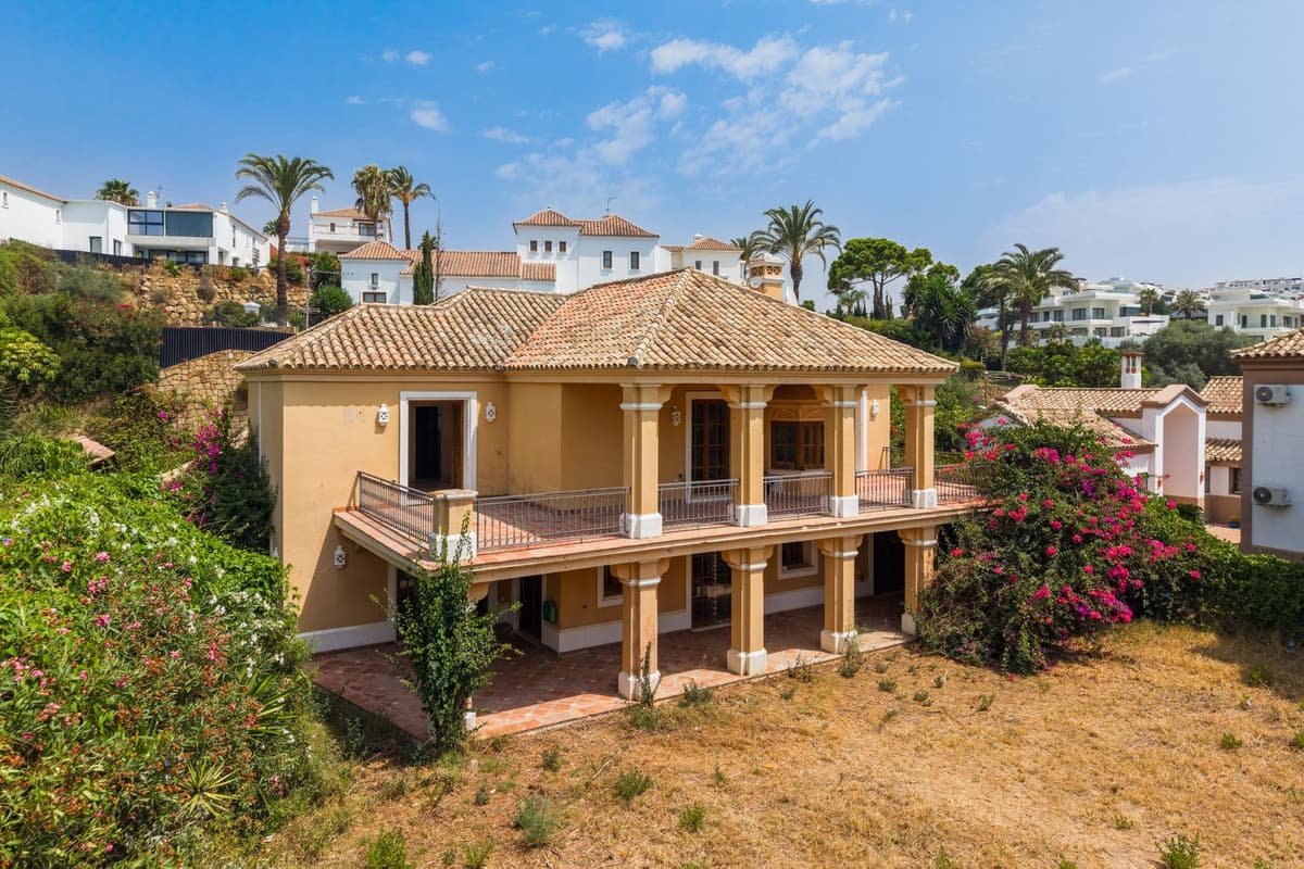 Detached Villa in Estepona — photo 1 of 10