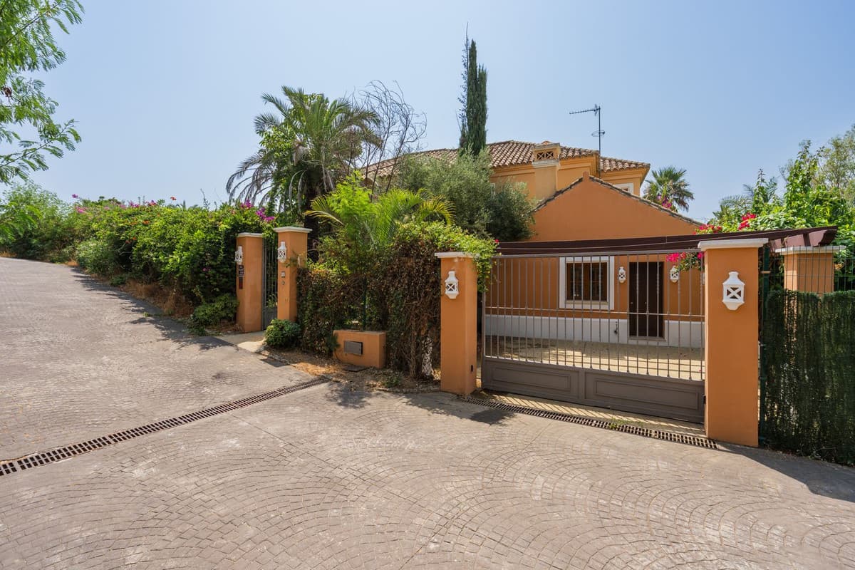 Detached Villa in Estepona — photo 3 of 10