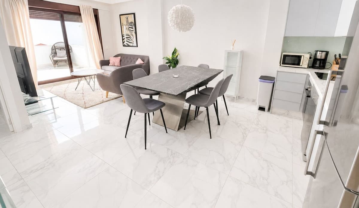 Middle Floor Apartment in Nueva Andalucía — photo 7 of 10