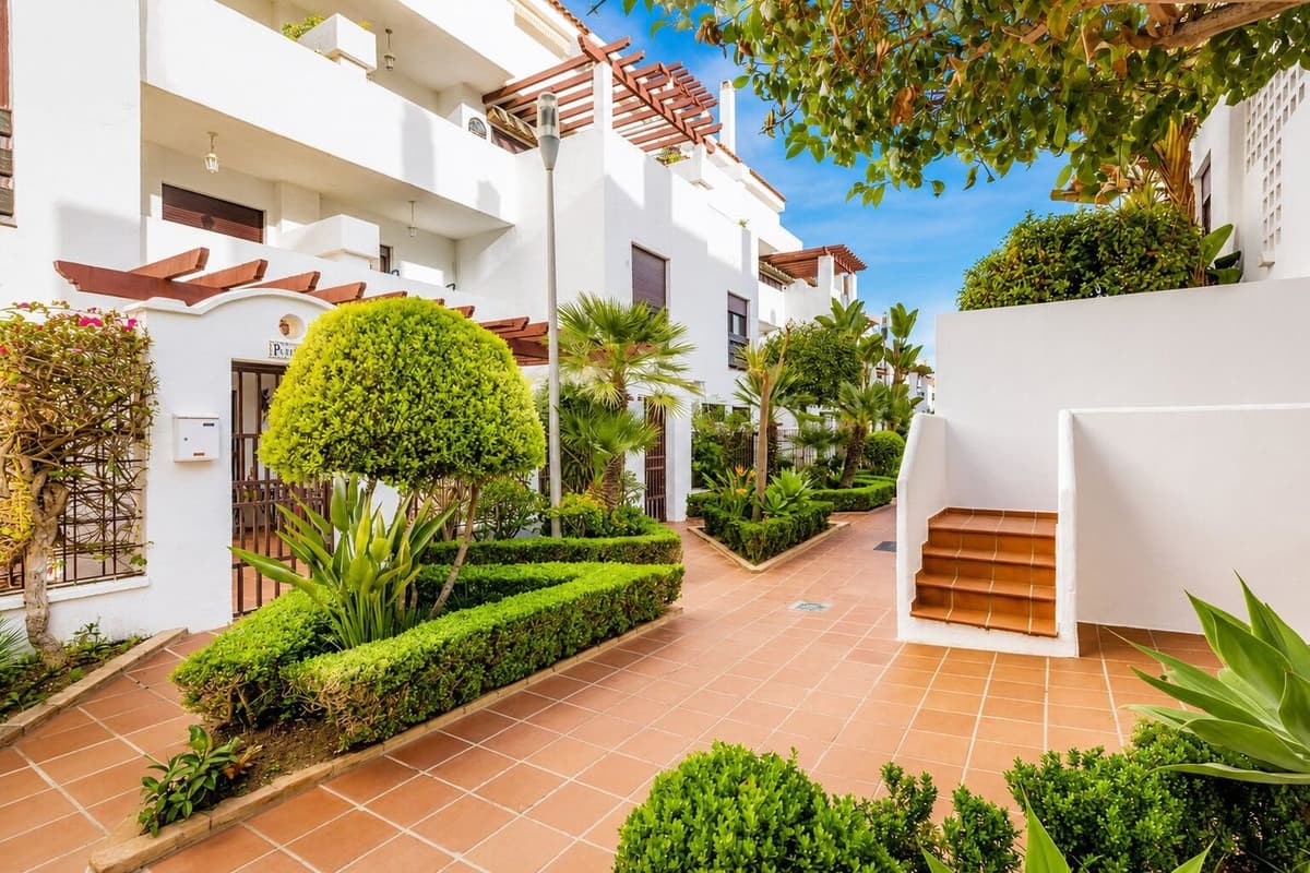 Middle Floor Apartment in Nueva Andalucía — photo 10 of 10