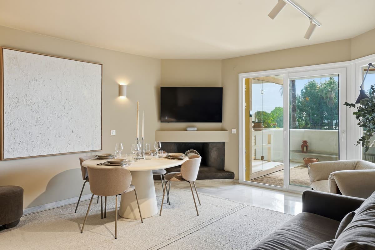 Middle Floor Apartment in Calahonda — photo 9 of 10