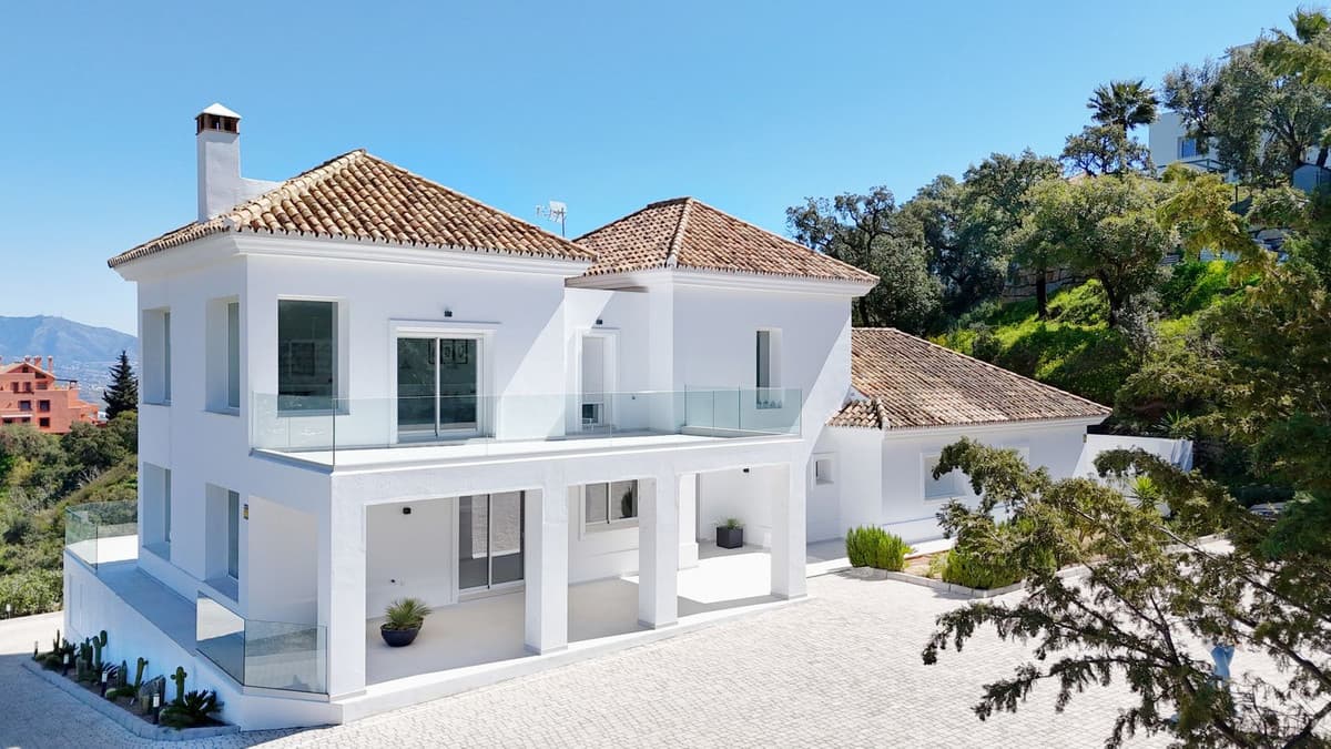 Detached Villa in La Mairena — photo 1 of 10