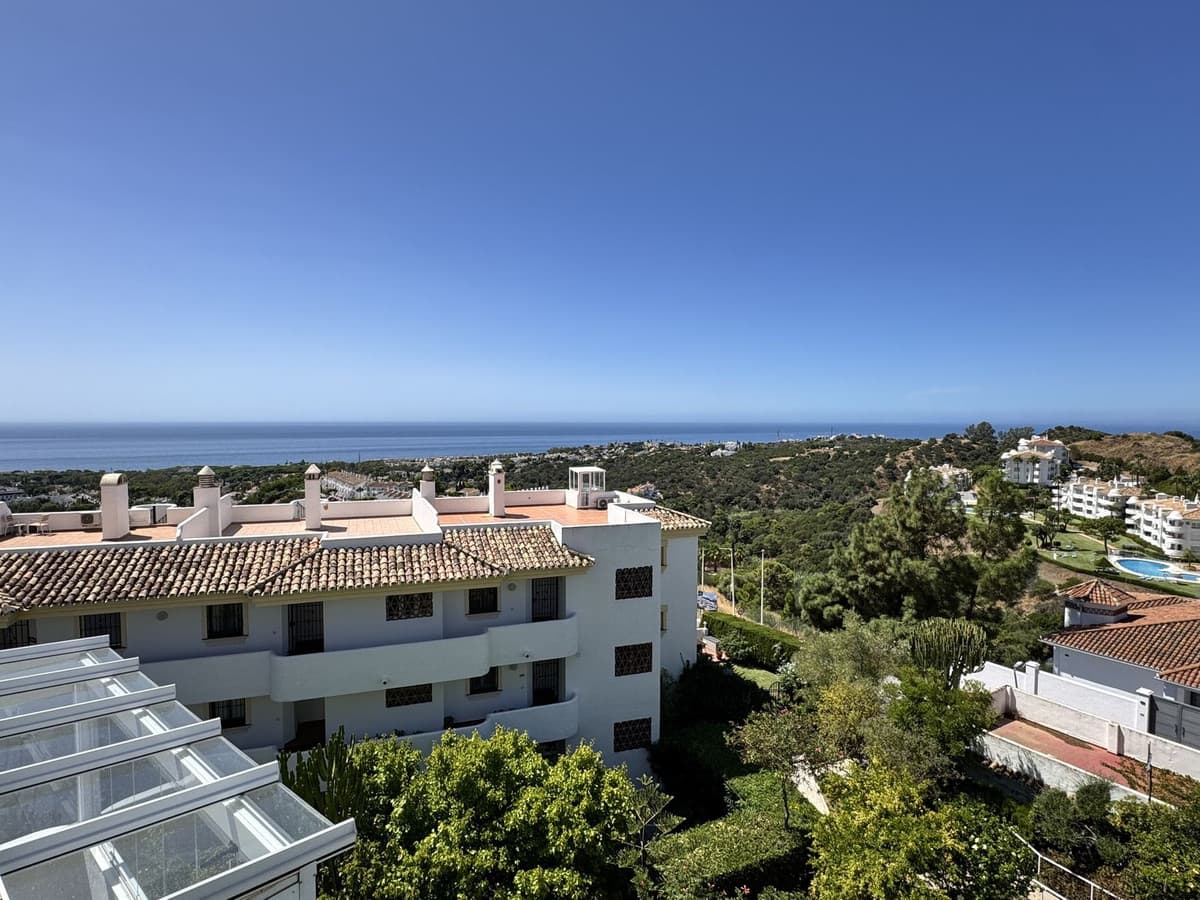 Penthouse Duplex in Calahonda — photo 1 of 10