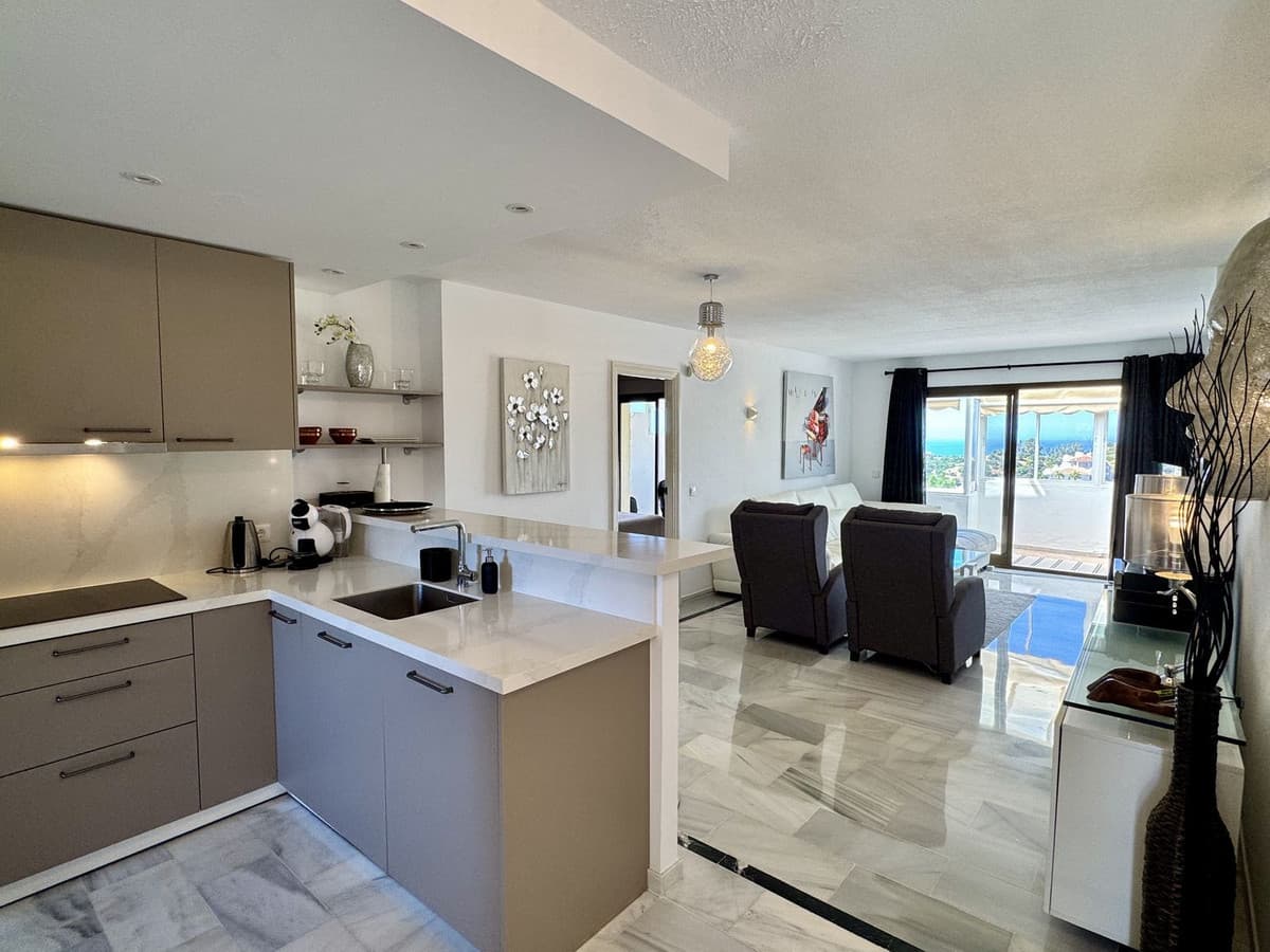Penthouse Duplex in Calahonda — photo 5 of 10