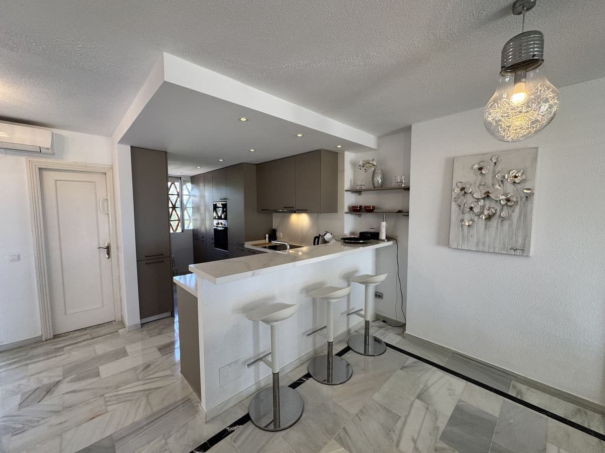 Penthouse Duplex in Calahonda — photo 8 of 10
