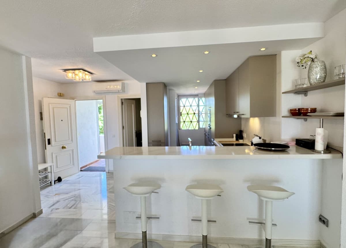 Penthouse Duplex in Calahonda — photo 9 of 10