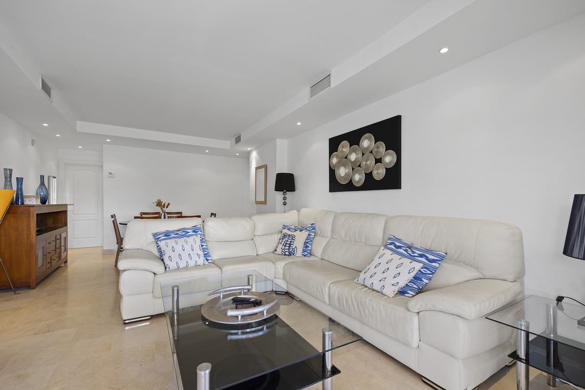 Middle Floor Apartment in The Golden Mile — photo 6 of 10