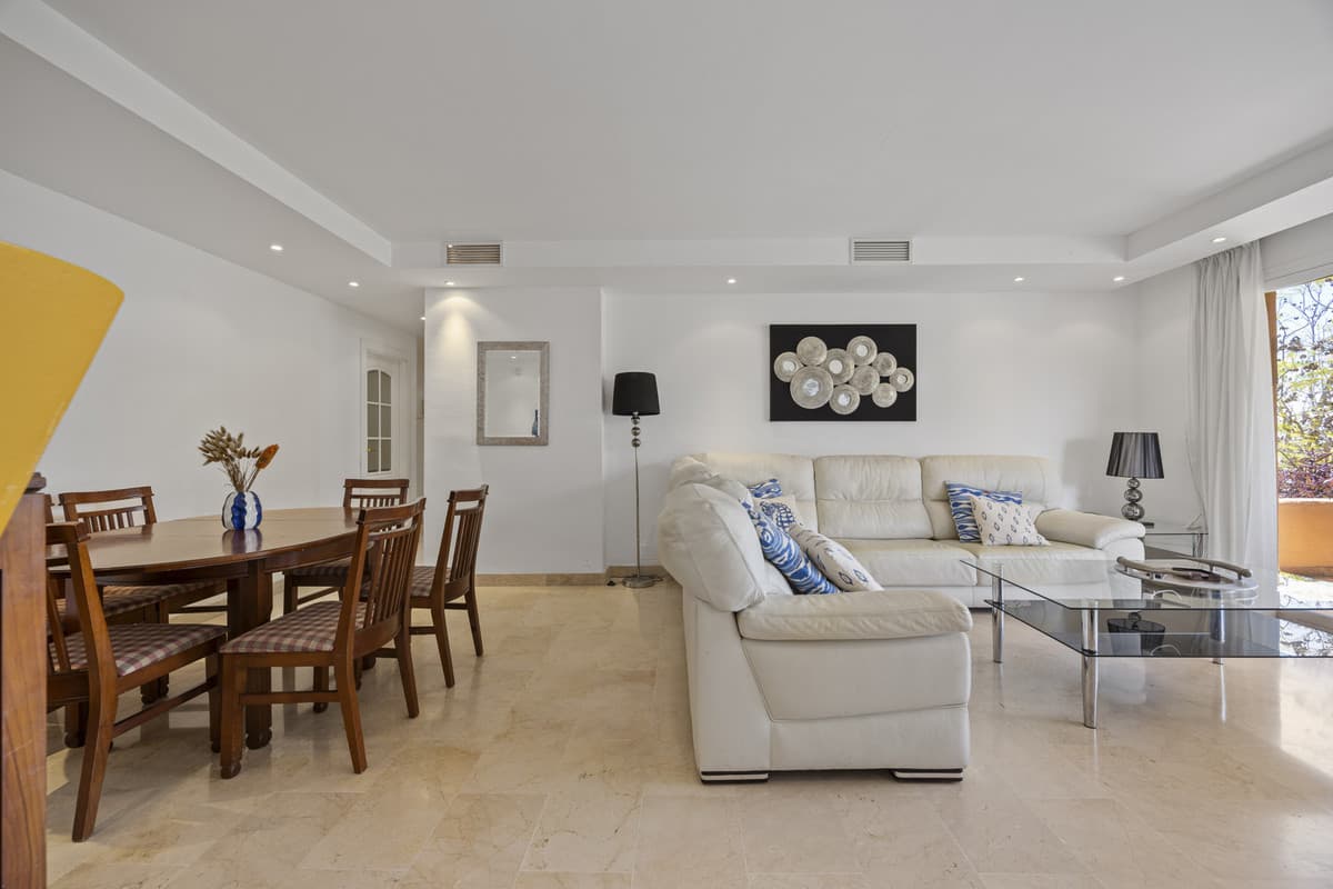 Middle Floor Apartment in The Golden Mile — photo 7 of 10