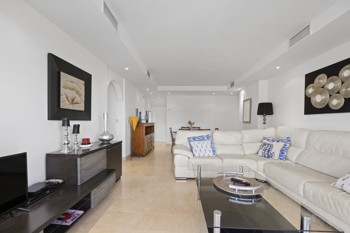 Middle Floor Apartment in The Golden Mile — photo 8 of 10