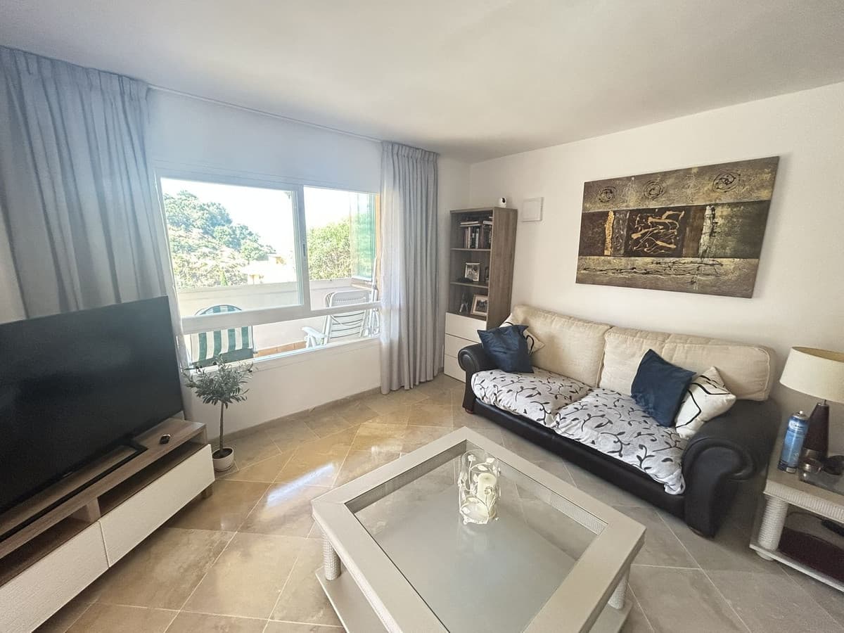 Ground Floor Apartment in Calahonda — photo 2 of 10
