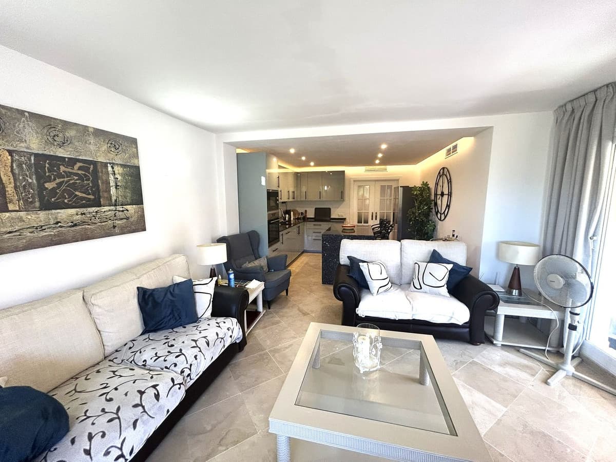 Ground Floor Apartment in Calahonda — photo 3 of 10