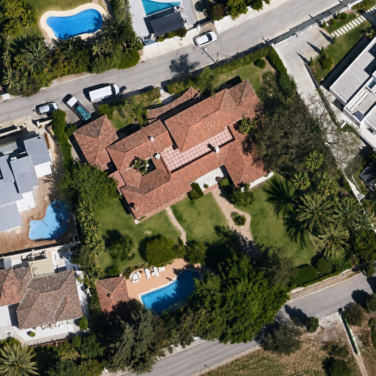 Detached Villa in El Paraiso — photo 1 of 10