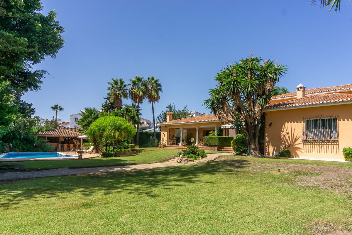 Detached Villa in El Paraiso — photo 7 of 10