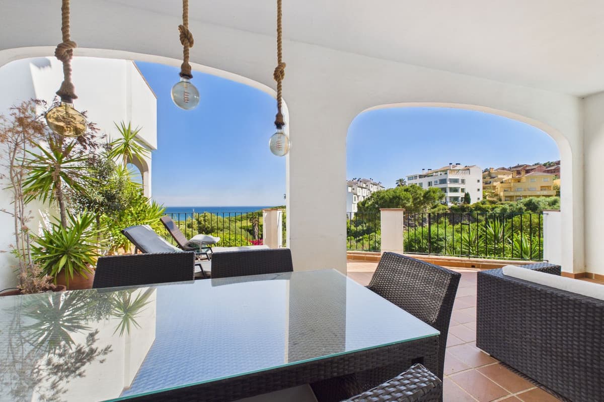 Middle Floor Apartment in La Alcaidesa — photo 3 of 10