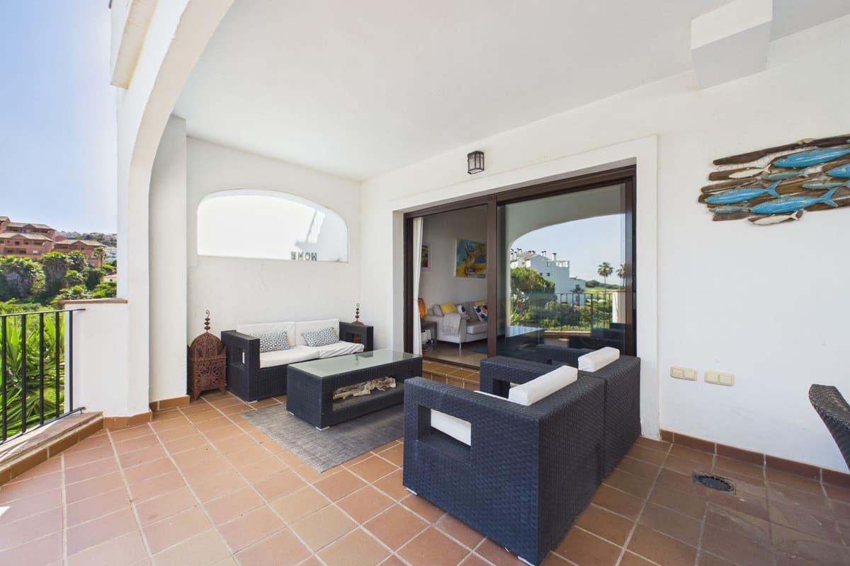 Middle Floor Apartment in La Alcaidesa — photo 4 of 10