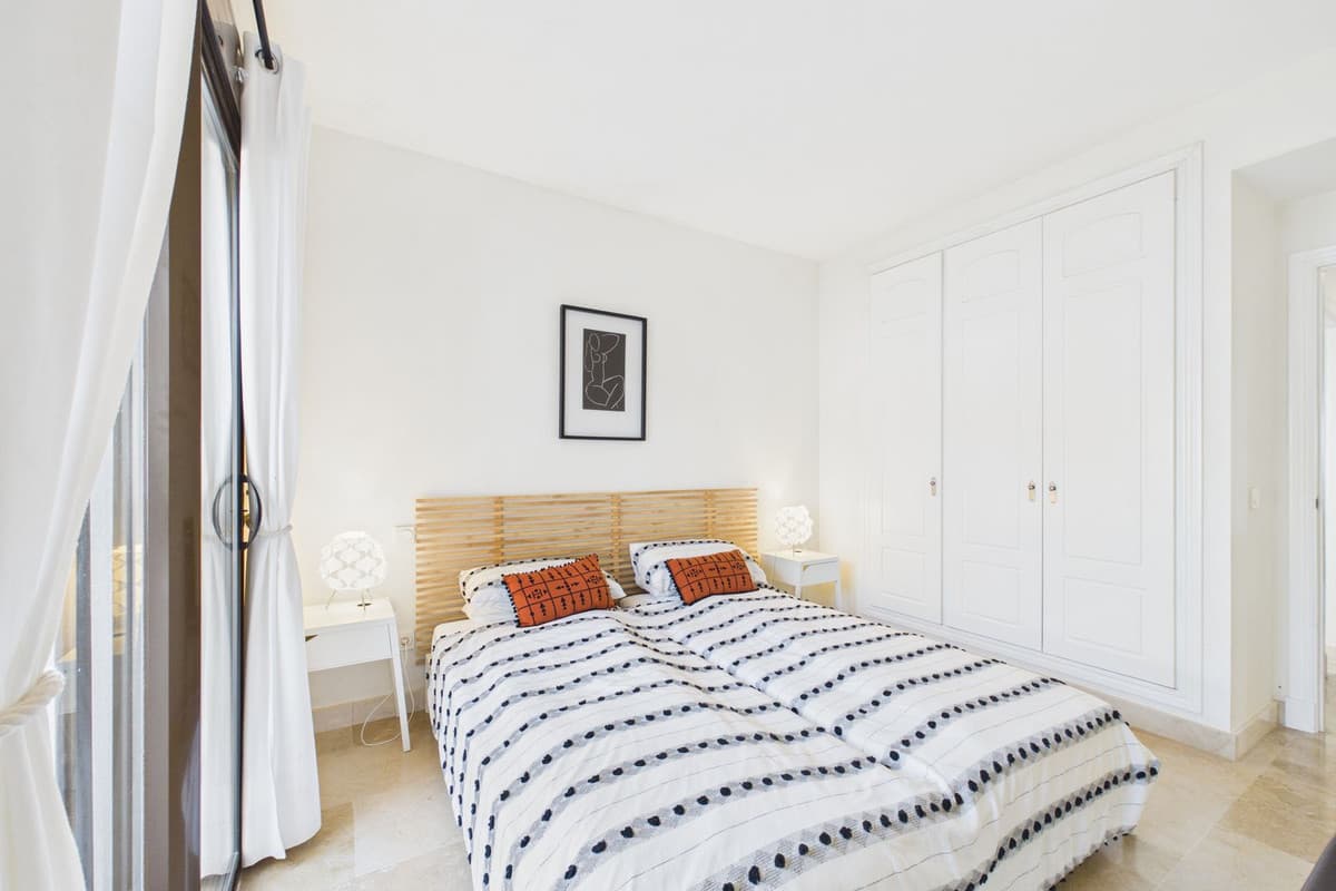 Middle Floor Apartment in La Alcaidesa — photo 5 of 10