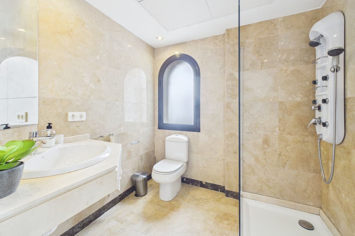 Middle Floor Apartment in La Alcaidesa — photo 7 of 10