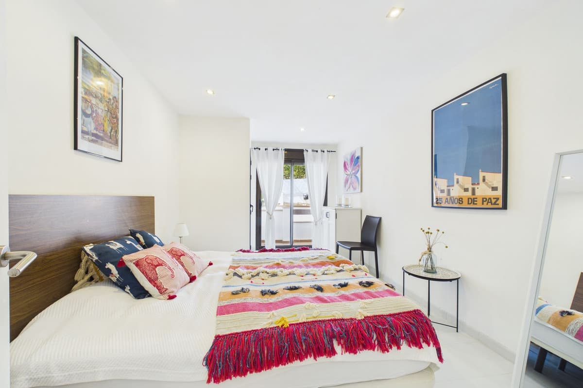 Middle Floor Apartment in La Alcaidesa — photo 10 of 10