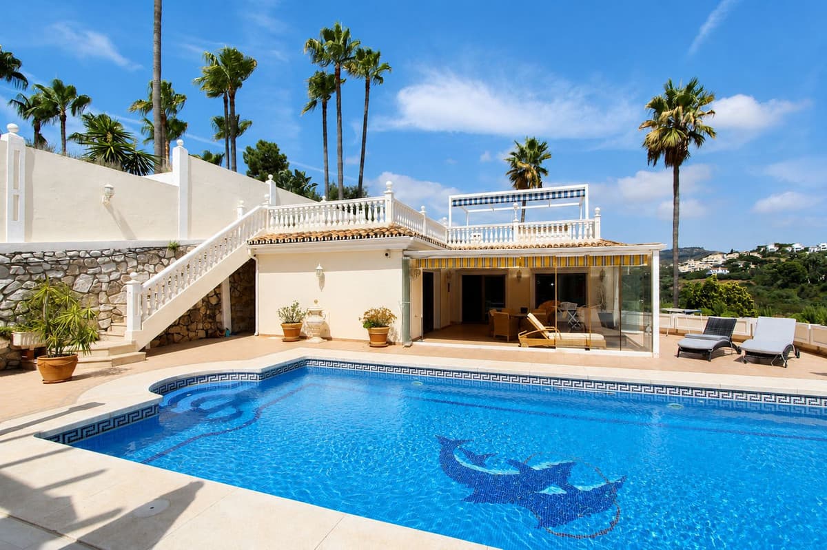 Detached Villa in Elviria — photo 1 of 10