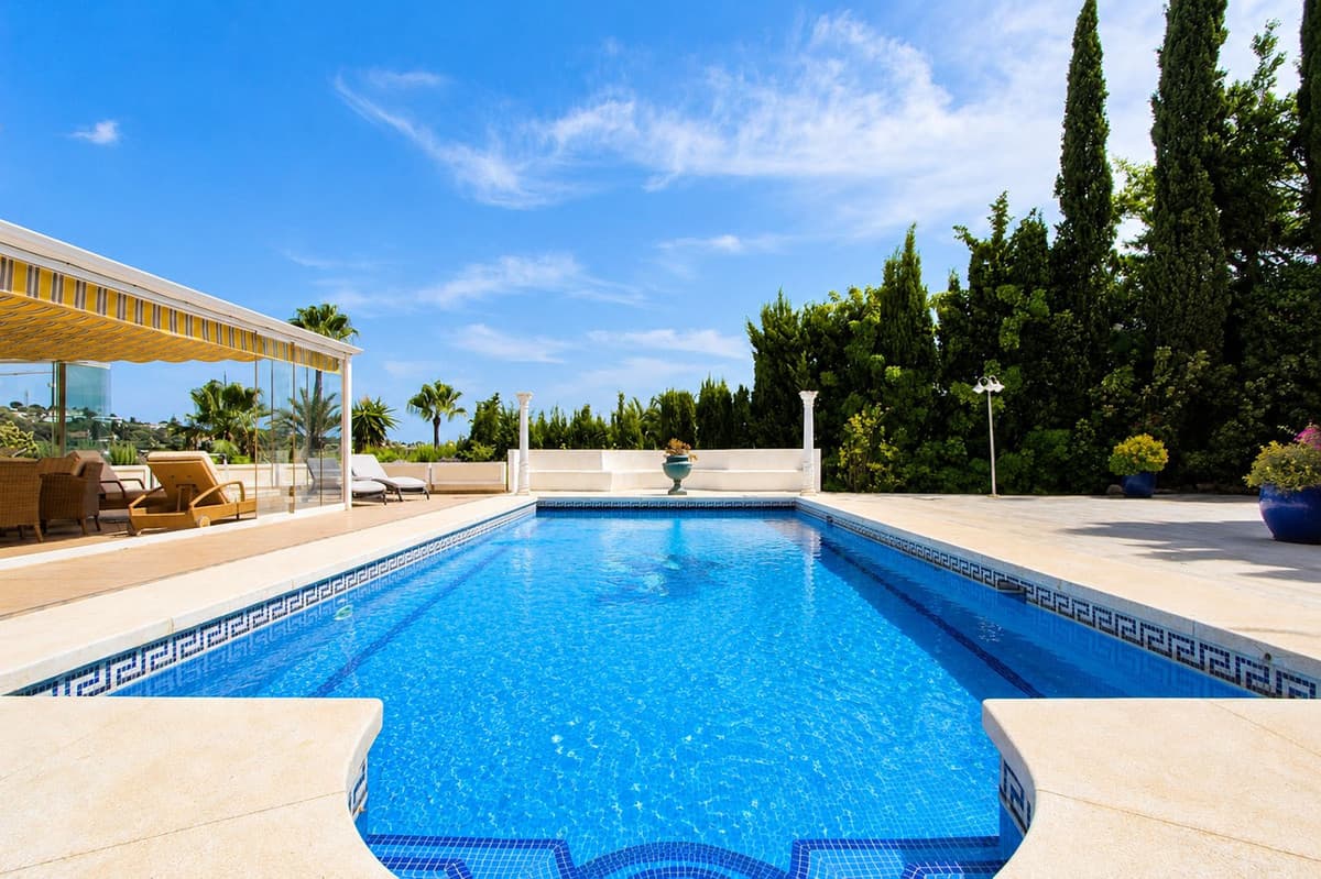 Detached Villa in Elviria — photo 2 of 10