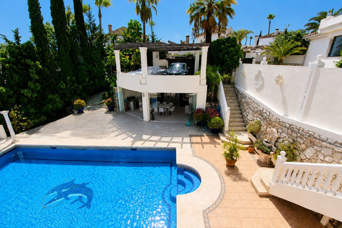Detached Villa in Elviria — photo 3 of 10