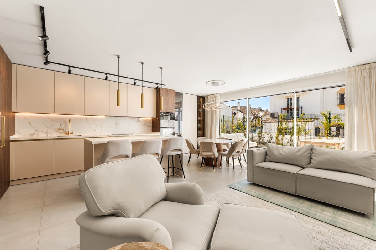 Townhouse in Estepona — photo 2 of 10