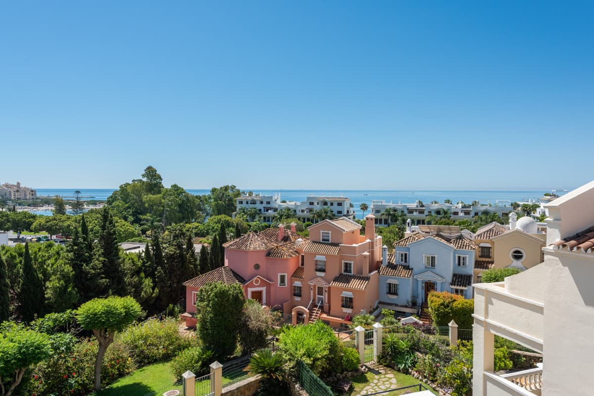 Detached Villa in Estepona — photo 2 of 10
