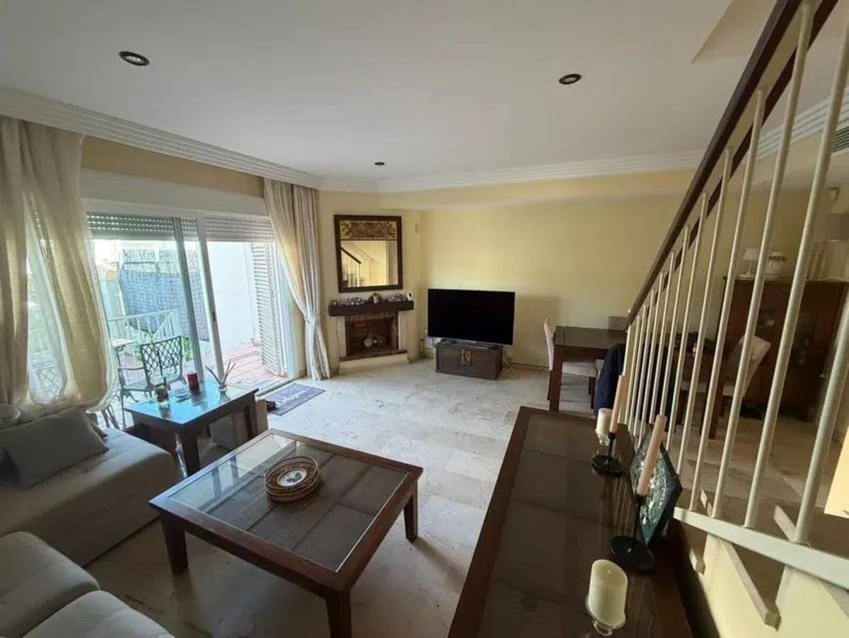 Townhouse in El Rosario — photo 3 of 10