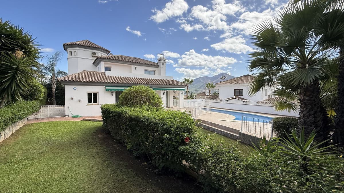 Detached Villa in Coín — photo 2 of 10