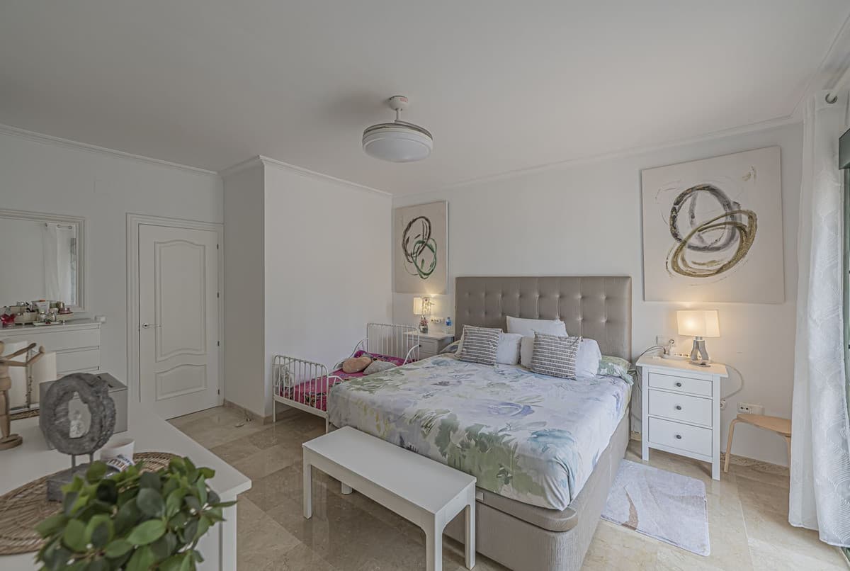 Townhouse in Nagüeles — photo 9 of 10