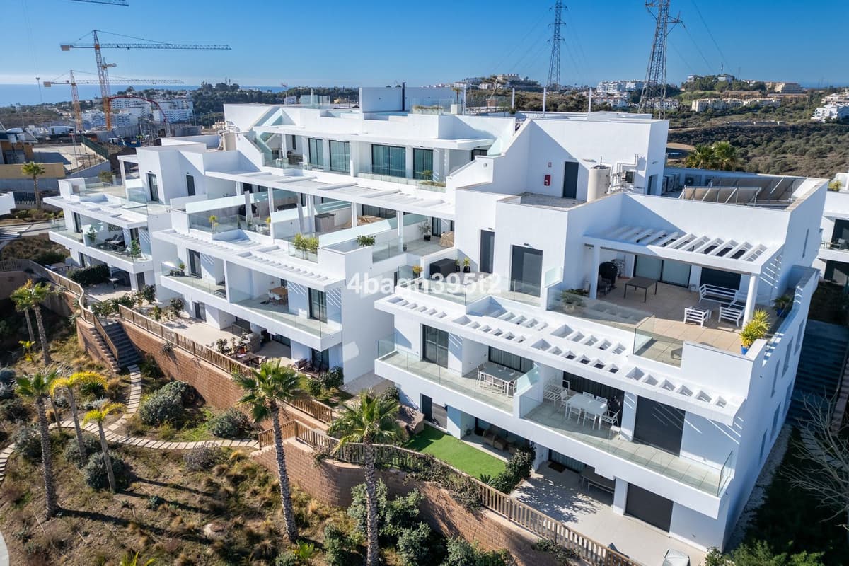 Middle Floor Apartment in La Cala de Mijas — photo 1 of 10
