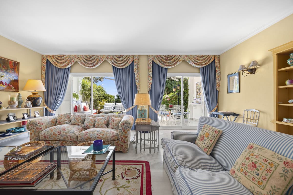 Townhouse in La Quinta — photo 3 of 10