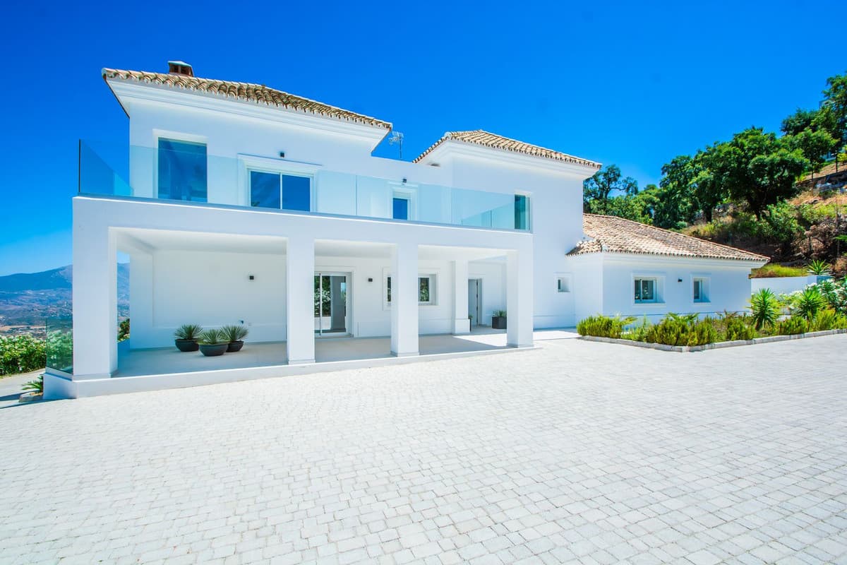 Detached Villa in La Mairena — photo 1 of 10