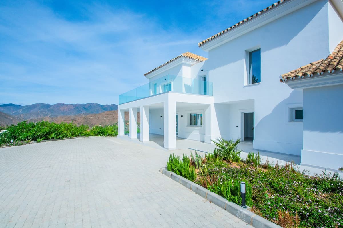 Detached Villa in La Mairena — photo 3 of 10