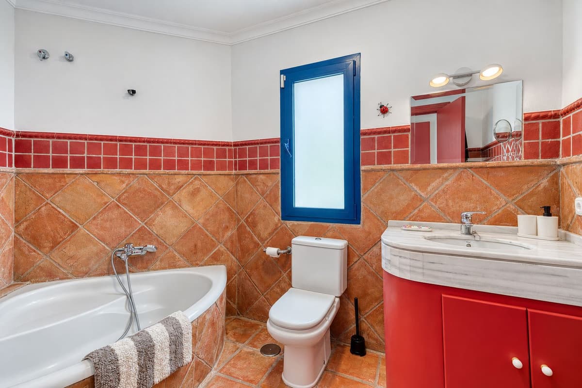 Detached Villa in Cerros del Aguila — photo 7 of 10