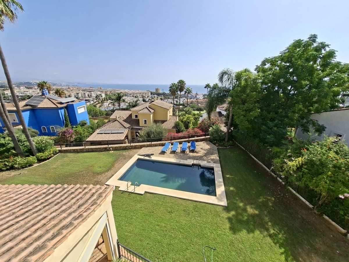 Detached Villa in La Duquesa — photo 6 of 10