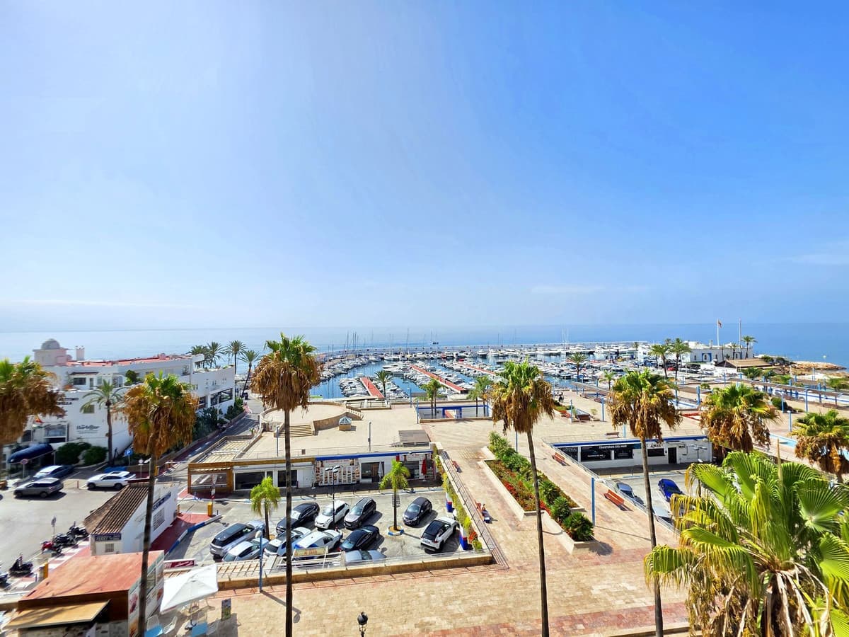 Middle Floor Apartment in Marbella — photo 2 of 10