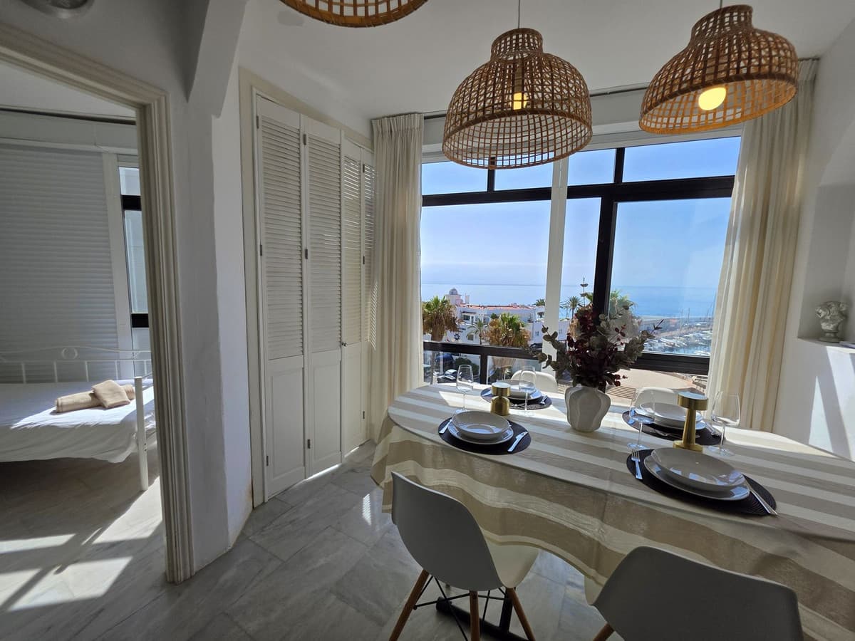 Middle Floor Apartment in Marbella — photo 5 of 10
