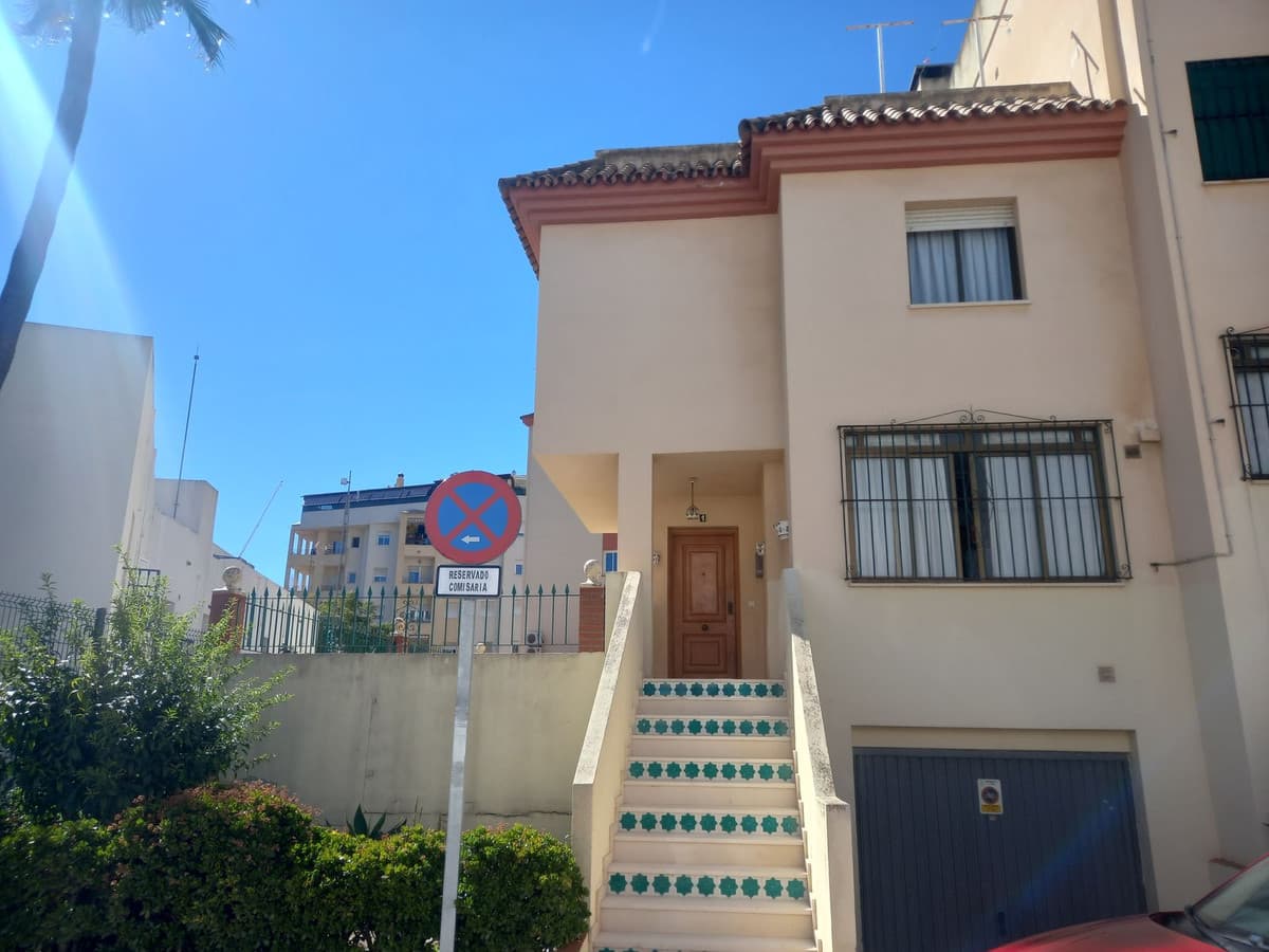Semi-Detached House in Estepona — photo 1 of 10