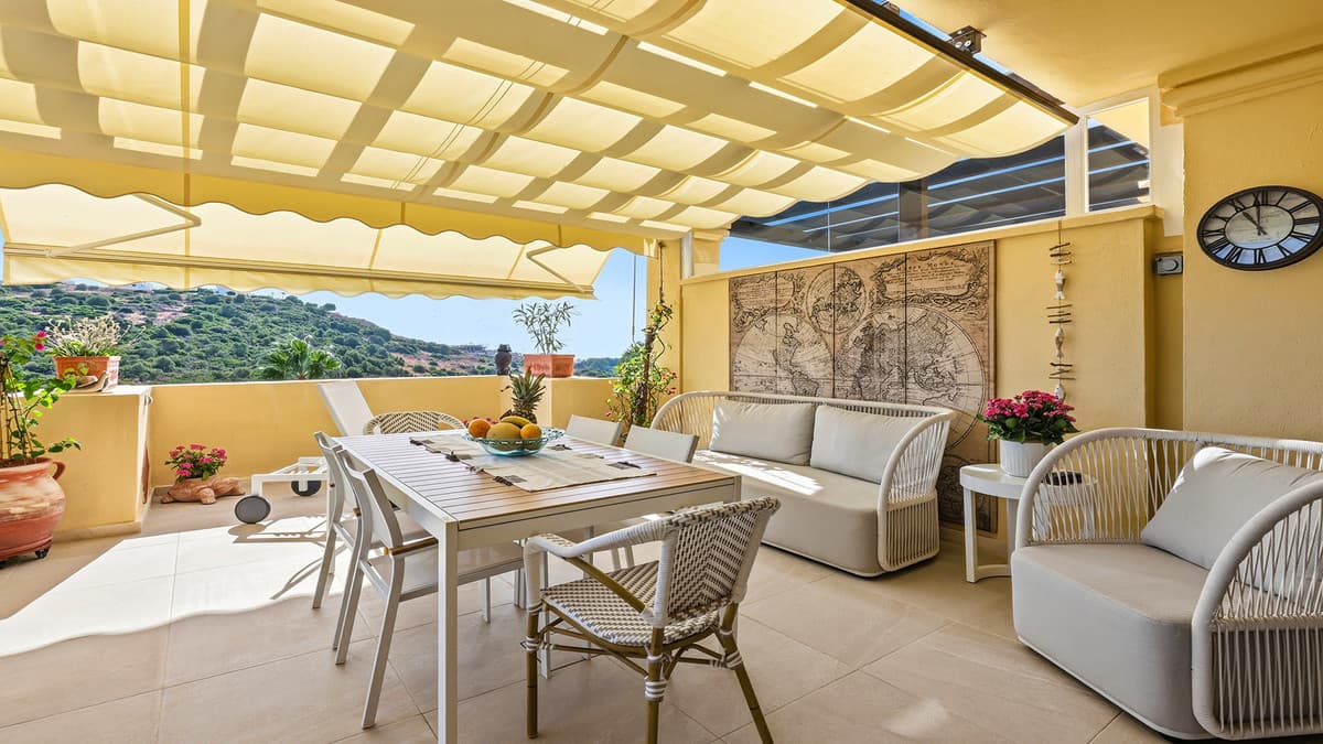 Middle Floor Apartment in Casares — photo 2 of 10