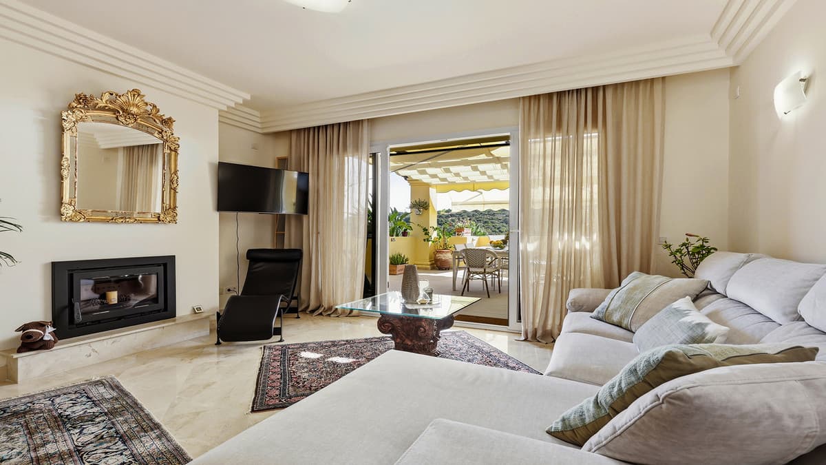 Middle Floor Apartment in Casares — photo 4 of 10