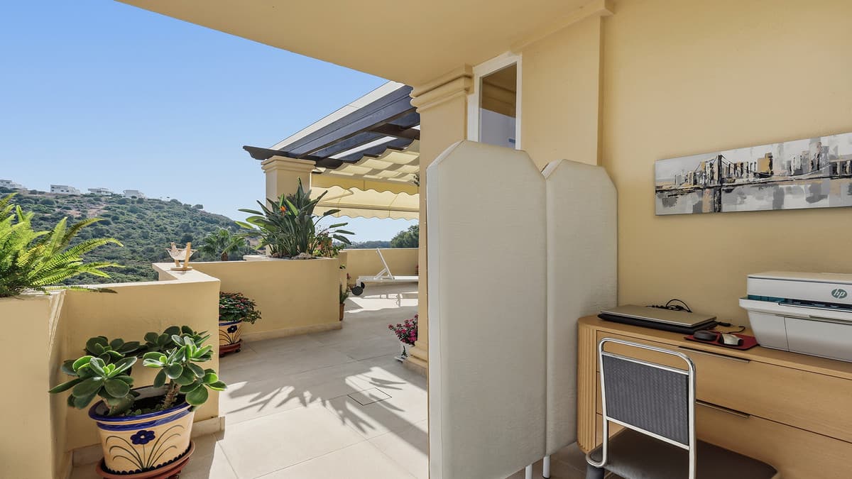 Middle Floor Apartment in Casares — photo 5 of 10