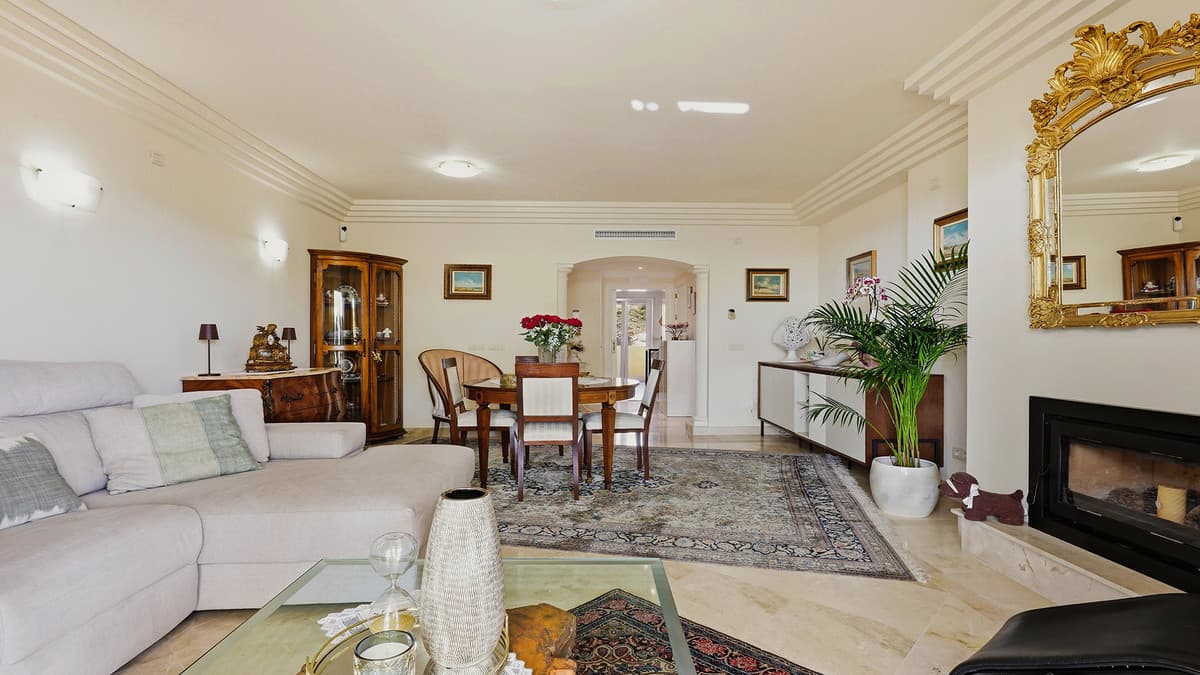 Middle Floor Apartment in Casares — photo 9 of 10