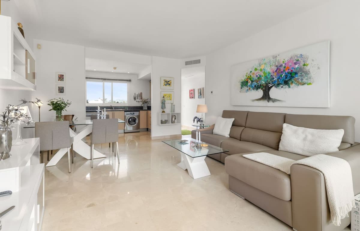 Middle Floor Apartment in Miraflores — photo 4 of 10
