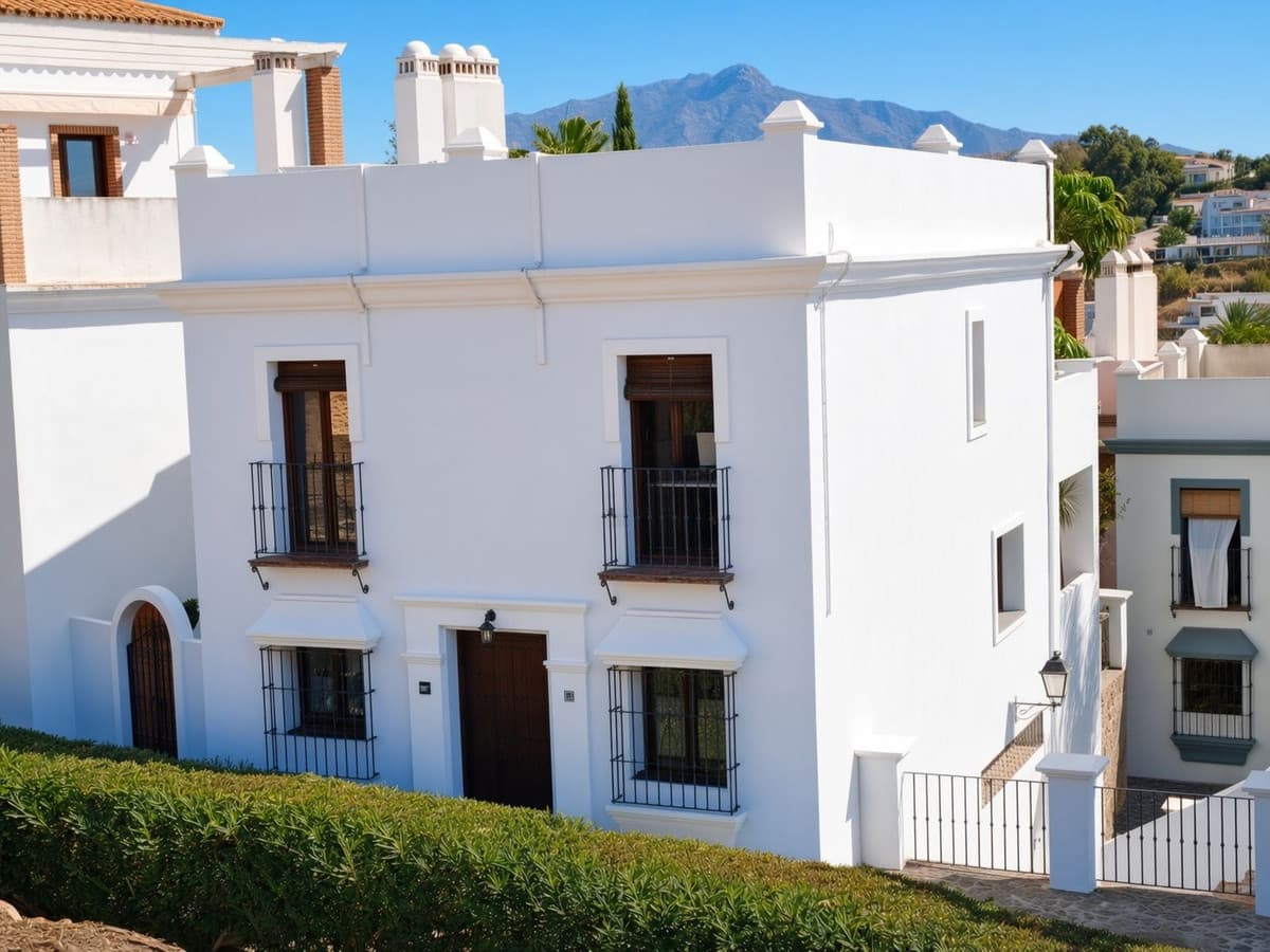 Semi-Detached House in El Paraiso — photo 1 of 10