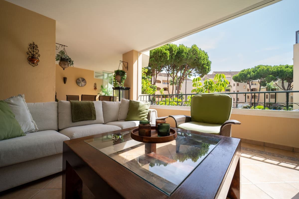 Middle Floor Apartment in Elviria — photo 1 of 10
