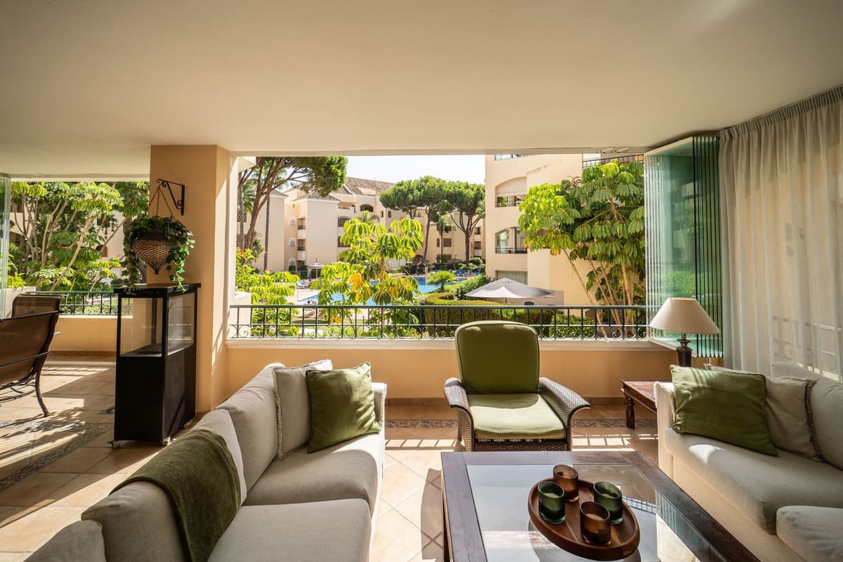 Middle Floor Apartment in Elviria — photo 5 of 10